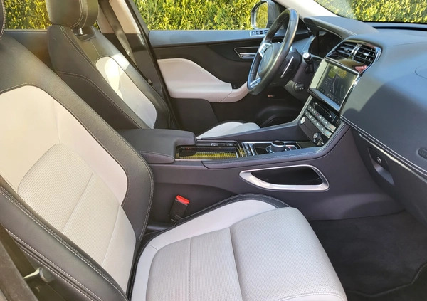 Jaguar F-Pace cena 116990 przebieg: 84000, rok produkcji 2018 z Dynów małe 781